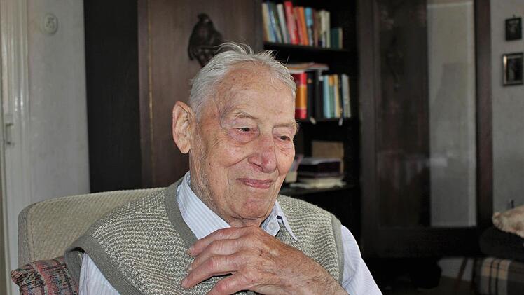 Willi Riemey in seinem Haus. Foto: Julia Raab