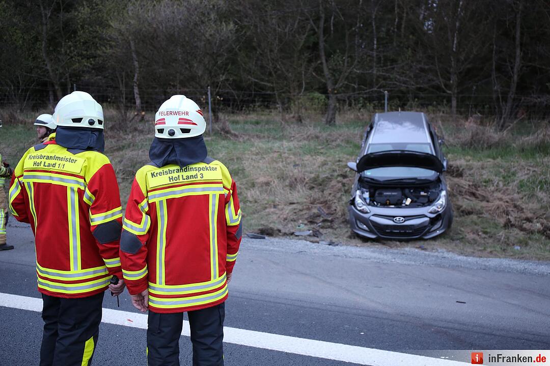 A9: 35-Jähriger verliert Kontrolle über sein Auto und kollidiert mit Anhängergespann