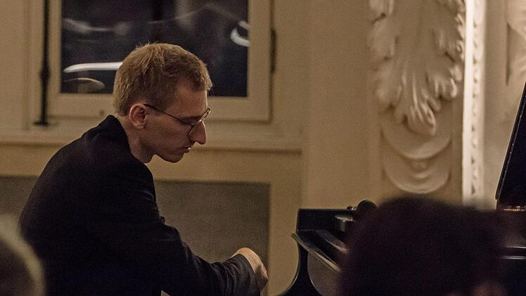 Andreas Wolff stellte seine neue CD "Mosaice" mit einem Klavierabend in der Coburger Ehrenburg vor.Foto: Jochen Berger