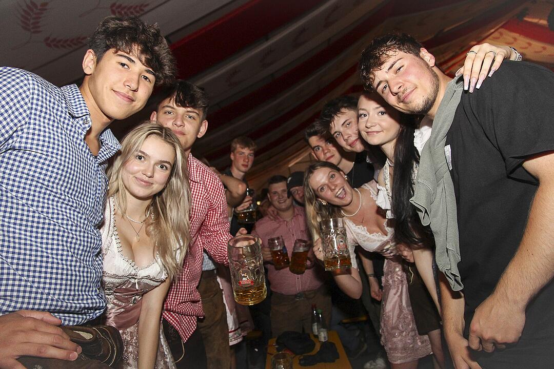 Es spielten die "Kasendorfer Musikanten" und "Die Wilderer".