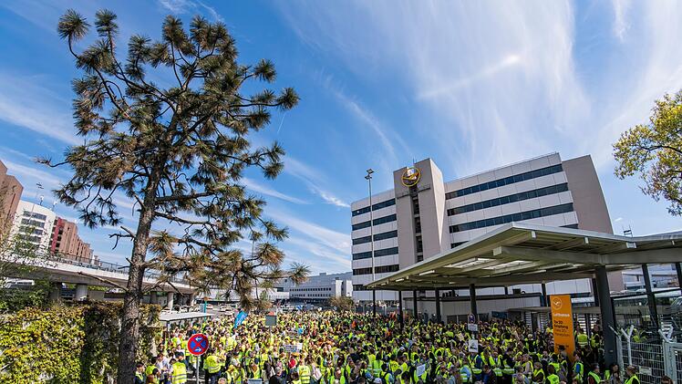 Festakt 100 Jahre Lufthansa und Streik des Kabinenpersonals