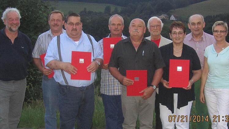 Robert Römmelt stv.Vorsitzender SPD Ortsverein, Wolfgang Schmid, Paul Bencak, Helmut Fiedler, Egon Schaab, Bodo Sengstock, Rosemarie Schrenk, Alfred Schrenk Vorsitzender SPD Ortsverein, Sabine Dittmar, MdB, Kreisvorsitzende Foto: Alfred Schrenk