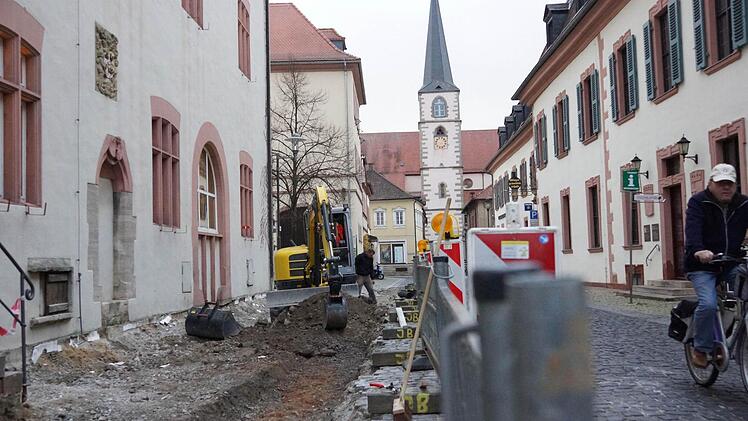 Die Kirchgasse bekommt einen neuen Pflasterstreifen.Foto: Arkadius Guzy