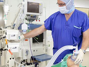 Fränkische Kliniken beklagen enorme Knappheiten - "Vorräte teilweise beträchtlich reduziert"