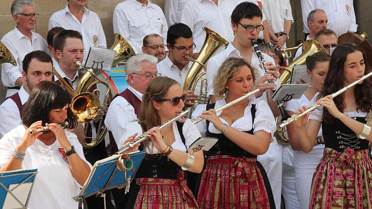 Impressionen vom Großkonzert auf dem Coburger Albertsplatz.Foto: Jochen Berger