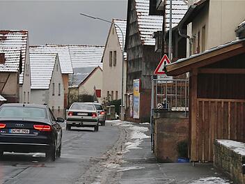 Die Ortsdurchfahrt Wartmannsroth soll saniert werden. Foto: Schaar