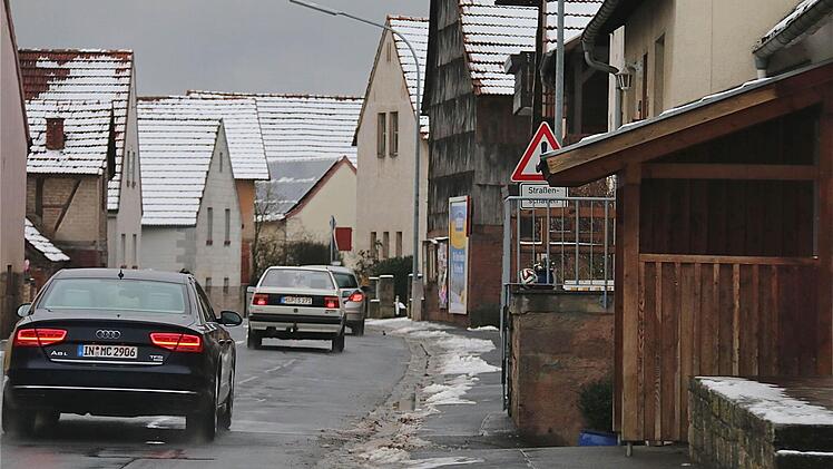 Die Ortsdurchfahrt Wartmannsroth soll saniert werden. Foto: Schaar