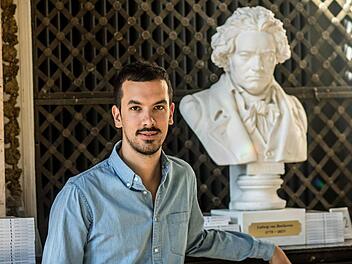 Rudolf Frey inszeniert erstmals am Landestheater Coburg. Als Eröffnungs-Premiere bringt er Beethovens "Fidelio" am 18. September auf die Bühne. Foto: Jochen Berger