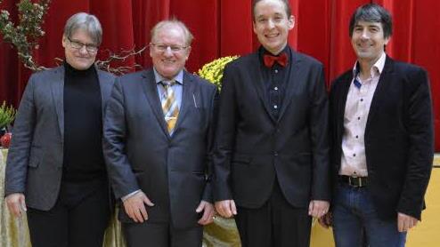 Florian Unkauf (Zweiter von rechts) mit der Prüfungskommission Foto: privat