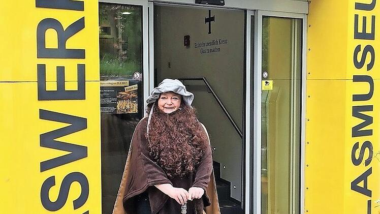 Viel zu erzählen hatte der Glaswichtel, dargestellt von Elke Schönfelder.