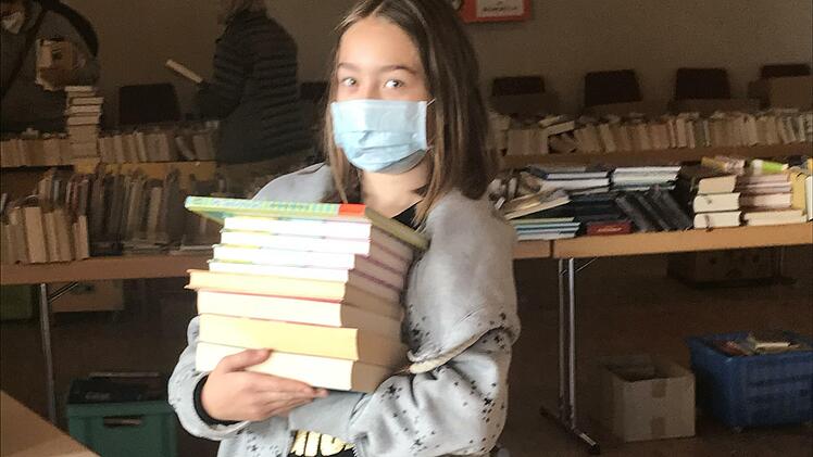 Jung und alt st&ouml;berte bei der Buchmesse.