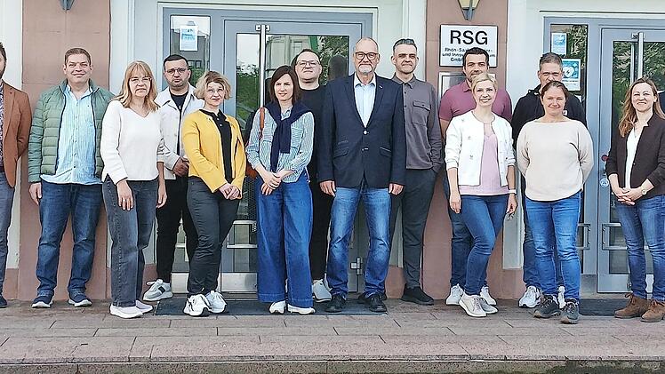 &Auml;rztliche Teilnehmer/innen mit Gesch&auml;ftsf&uuml;hrer Dr. Matthias Wagner und Nadine Ruppert (von rechts, beide RSG) sowie Kursleiter Dr. Thomas Wei&szlig; (Mitte).