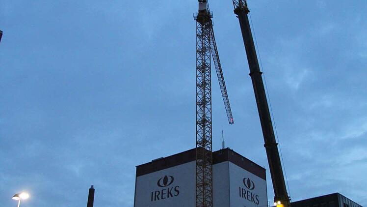 In einer Höhe von siebzig Metern blinkten mehr über ein Jahr lang drei rote Lichter über Kulmbach