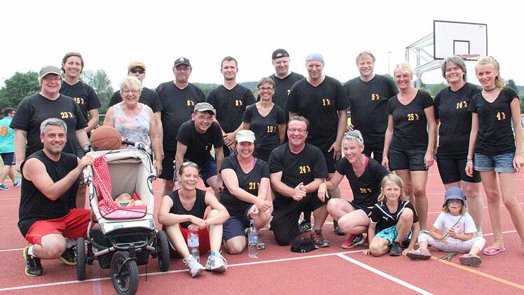 "Is doch Worscht" um Ute (Nr. 23) und JD Dehler (Nr.24) übergeben nach 18 Teilnahmen ans eigene Nachwuchs-Team. Foto: Daniel Ruppert