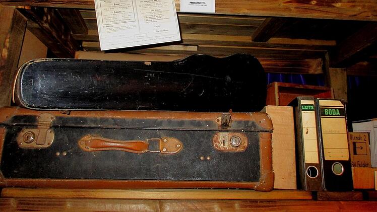 Ansbach: "Spektakulärer" Dachbodenfund - was über die alten Dokumente bekannt ist