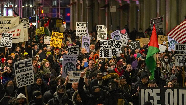 Frau stirbt nach Sch&uuml;ssen eines ICE-Beamten in Minneapolis