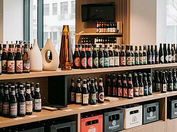 Fachgesch&auml;ft f&uuml;r Bier, Bierhandlung, Bierothek (Symbolbild), Getr&auml;nkemarkt, Laden, Kiosk