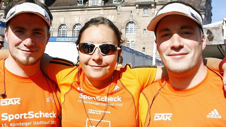 Stefan Preller, Anette Schantura und Prellers Zwillingsbruder Marco - das Mainschleifen Power Trio - sind mit ihrer Leistunng beim Würzburger Halbmarathon sehr zufrieden. Foto: Preller