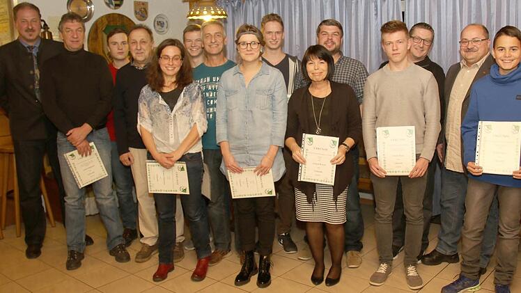Der TSV Untersiemau hat viele erfolgreiche Sportler in seinen Reihen. Die Meister des vergangenen Jahres kamen alle aus der Tischtennisabteilung. Foto: Michael Stelzner