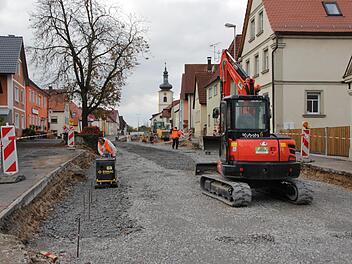Seit 2017 können nicht nur Kommunen und Privatleute von einer Dorferneuerung - wie derzeit in Wachenroth - profitieren, sondern auch örtliche Betriebe. Foto: Andreas Dorsch