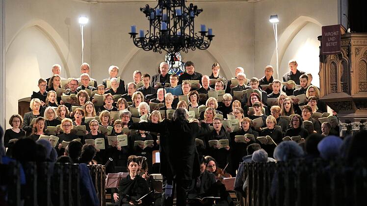 Eine mehr als überzeugende Leistung präsentierte der Projektchor bei der Aufführung von Mozarts Requiem.Hansotto Neubauer