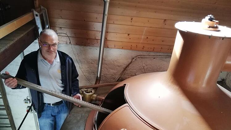 In Thundorf steht das letzte, noch genutzte Gemeindebrauhaus im Landkreis. Thomas Bretscher ist dort leidenschaftlicher Hausbrauer. Foto: Heike Beudert
