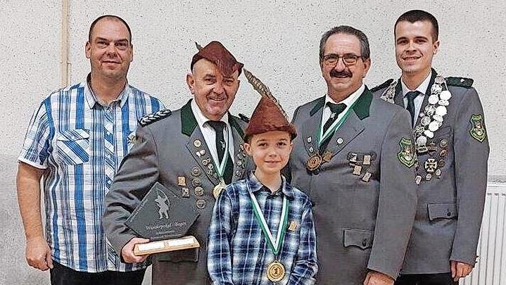 Robin Hood (von links): Bruder Tuck Thomas Wießner, Robin Hood Armin Hahn, Jugend Robin Hood Johann Koberstein, Little John Wolfgang Hahn, 1. Sportleiter Marco Leitschuh