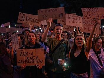 Demonstration für die Unabhängigkeit von Antikorruptionsbüro