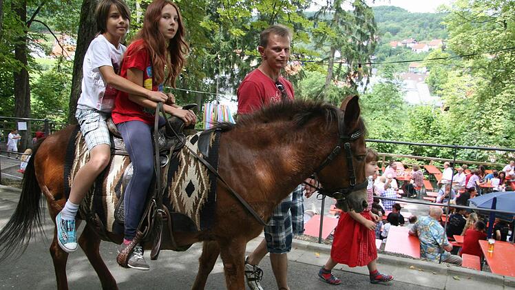 Nathalie Rust (14) und ihr Bruder Dominic (12) genossen den Ausritt auf Ginger.