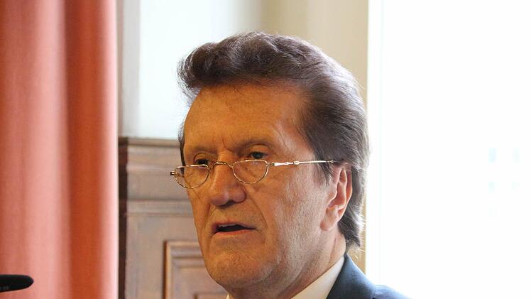 IHK-Präsident Friedrich Herdan ei seiner Ansprache.