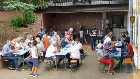 Die Bewohner des Asylbewerberheims und ihre Gäste genossen das gemütliche Beisammensein. Foto: privat
