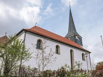 Die Fischbacher Jakobuskirche wurde gegen 1500 als Filiale der katholischen Pfarrei Stadtsteinach gebaut. Erst seit 1548 ist sie evangelisch. Foto: Marian Hamacher