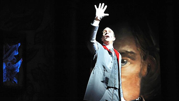 Falko Hönisch als Lord Henry