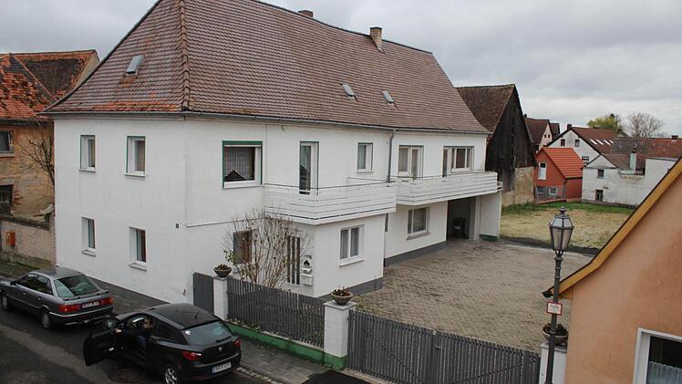 Dieses Haus in der Engelgasse in Höchstadt sollte ursprünglich abgerissen werden. Der Interessent an dem Anwesen möchte jetzt Asylbewerber unterbringen. Foto: Andreas Dorsch