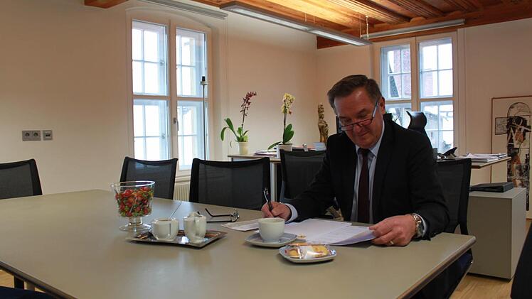 An dem Tisch sind Besprechungen nun wieder besser möglich.Foto: Anette Schreiber