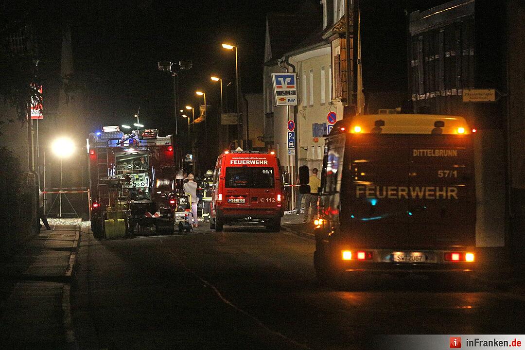 Unbekannte sprengen Geldautomat im Kreis Schweinfurt – Großfahndung läuft