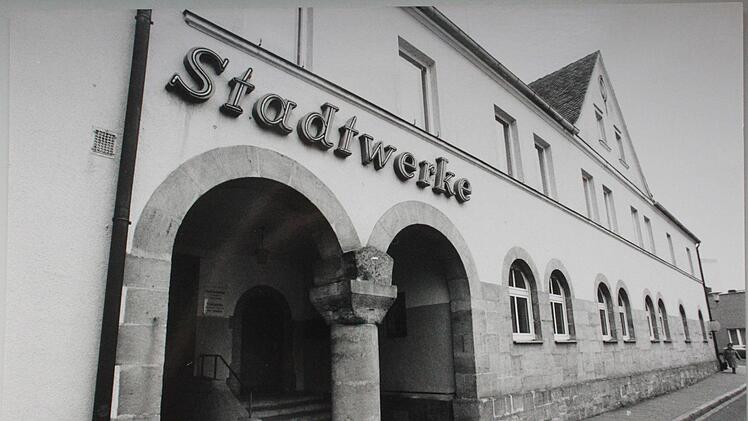 Bis in die  1980-er Jahre waren Jugendherberge und Stadtwerke im selben Gebäude am Streckerplatz untergebracht. Foto: Archiv Hans Grün