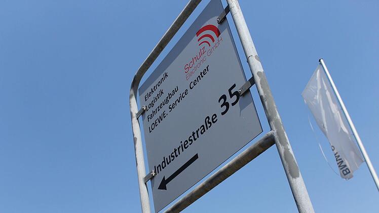 Von der Loewe-Pleite sind nicht nur Mitarbeiter des TV-Herstellers selbst betroffen. Auch für den Service- und Logistikpartner Schulz Electronic bleibt die Zukunft ungewiss. Trotz erster Entlassungen will man positiv bleiben. Foto: Anna-Lena Deuerling