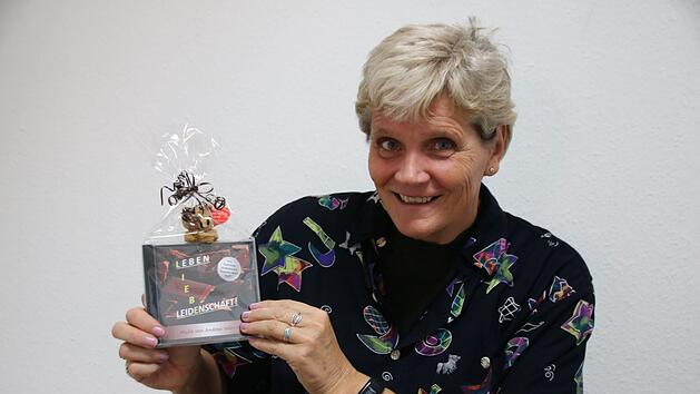 Andrea Wehner - alias Auguste - hat die CD Leben-Liebe-Leidenschaft aufgenommen. Die Kabarettistin verdient sein März kein Geld, lebt von ihrem Ersparten. Foto: Thomas Malz