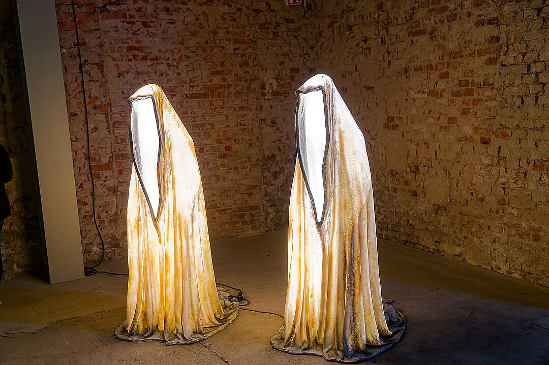 Eine magische Kulisse mit effektvoll platzierter Lichtkunst.