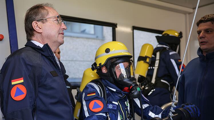 Bundesinnenminister Dobrindt besucht Zivilschutz-Beh&ouml;rden