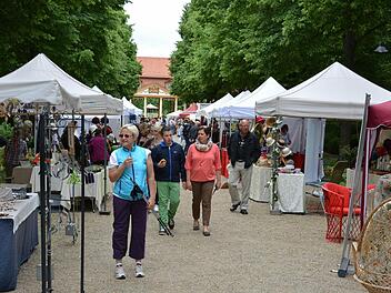 30 Kunsthandwerker stellten ihre Produkte im Bad Bockleter Kurpark vor. Die LebensART kam bei den Besuchern so gut an, dass es im nächsten Jahr eine Wiederholung geben soll. Dann allerdings mit bis zu 50 Ausstellern. Foto: Björn Hein