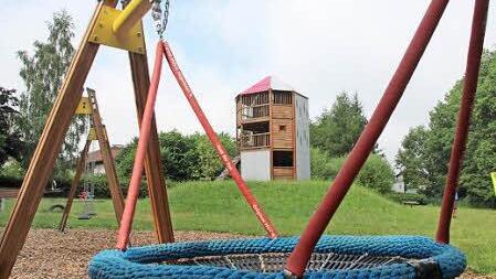 Von vorne ist der Turm sehr offen gestaltet.