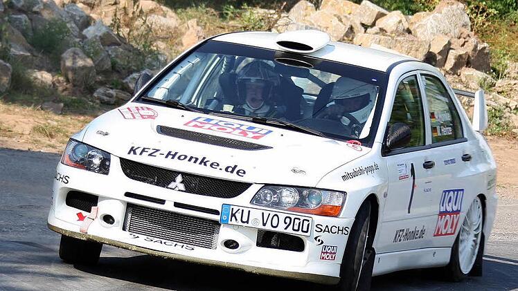 Die Oberfranken Reinhard Honke und Michael Heinze gewannen im Mitsubishi Lancer Evo9 zwei der sechs Wertungsprüfungen und wurden am Ende Gesamtvierte. Foto: Karlheinz Franz