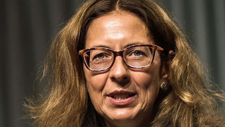 Antoinetta Bafas begrüßte Noam Vazana auf der Bühne von "Leise am Markt".Foto: Jochen Berger