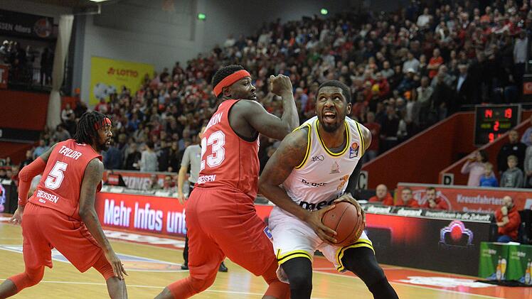 De'Mon brooks gegen Larry Gordon Foto Peter Mularczyk