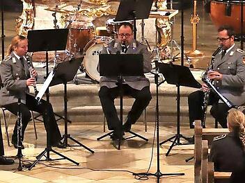 Am morgigen Mittwoch geben Ensembles des Heeresmusikkorps Veitshöchheim ein Benefizkonzert in der evangelischen Michaeliskirche in Ludwigsstadt.