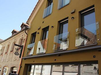 Links die alte Enoteca, rechts die neue "Enno". Foto: Roepert