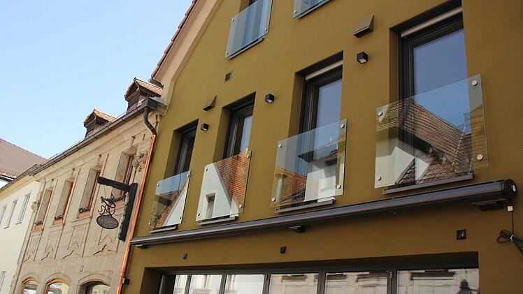 Links die alte Enoteca, rechts die neue "Enno". Foto: Roepert