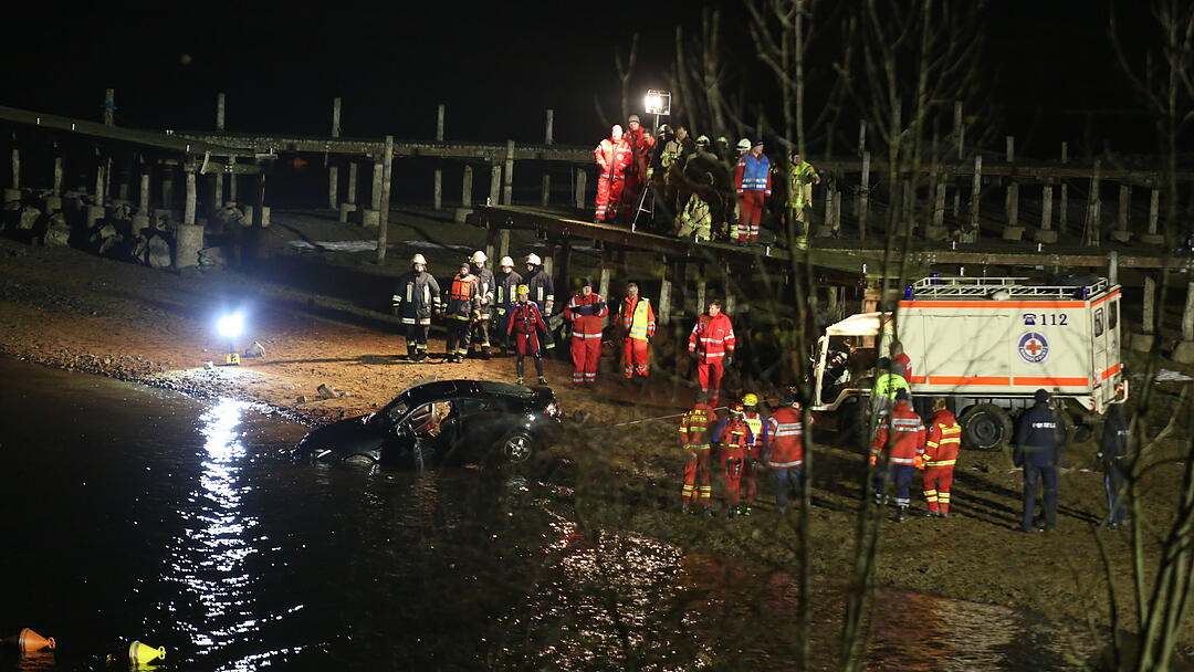 Oberfranken: Mann rast mit Auto betrunken in See